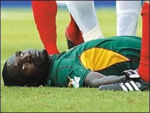 الموت يفاجيء لاعب نيجيري أثناء مباراة Image
