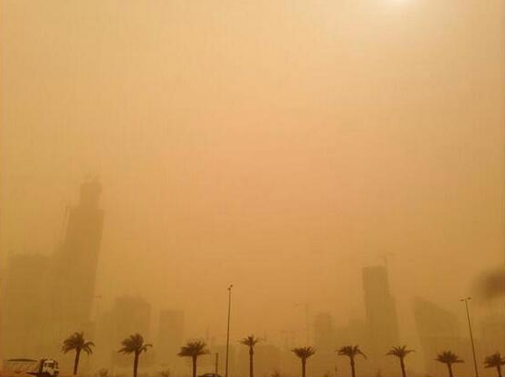  السعودية : الغبار يحجب الشمس قبل ان يحجب هلال رمضان - صور Image
