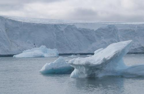الكتل الجليدية بالقطب الشمالي ستذوب كلية بحلول 2018  Image